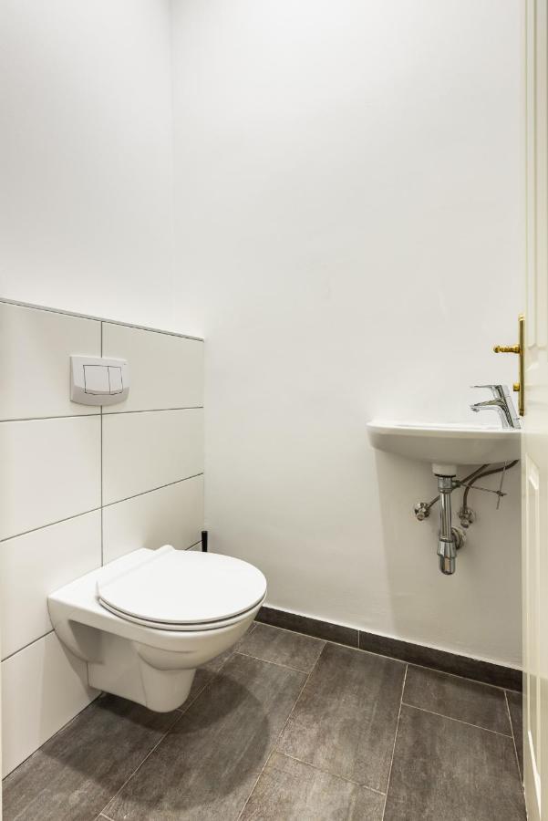 Classy And Elegant Apartments In A Calm Area Вена Экстерьер фото