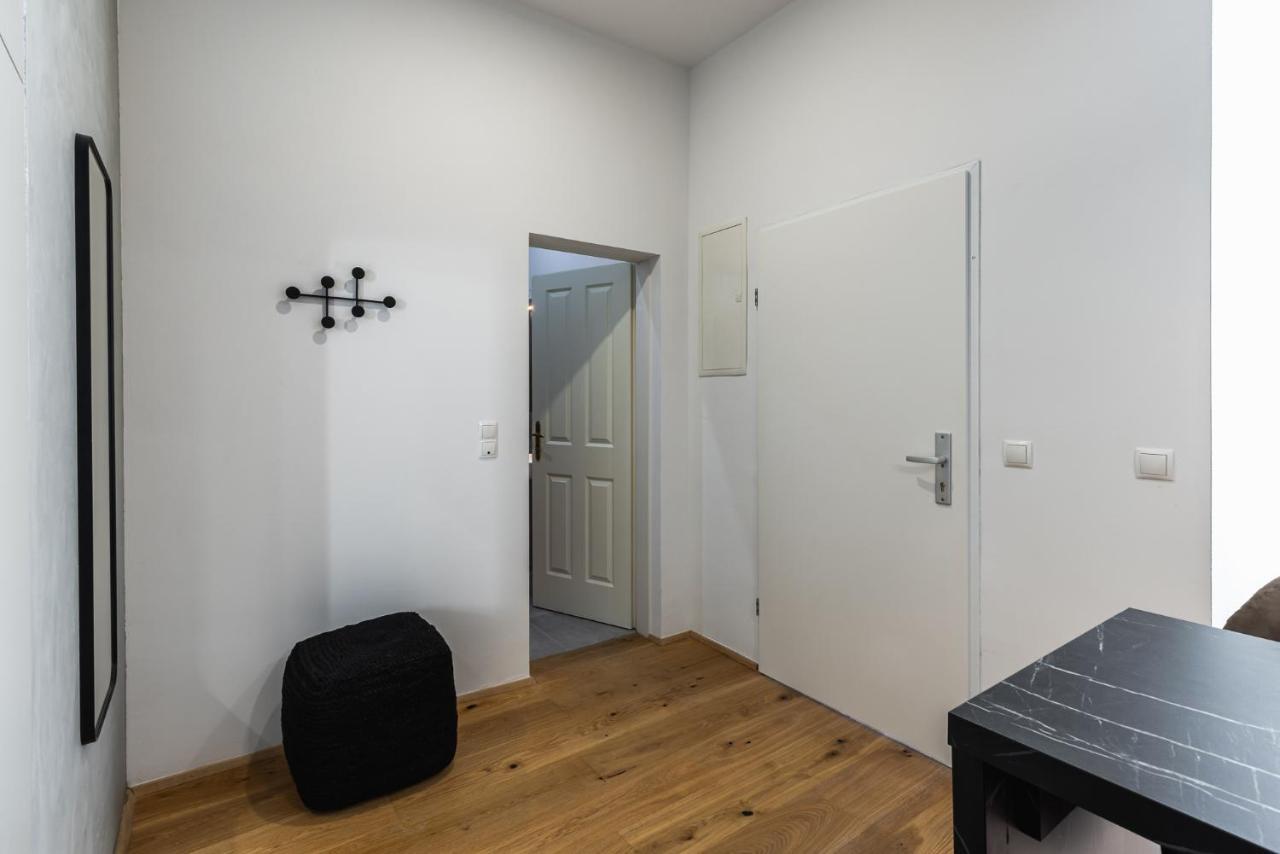 Classy And Elegant Apartments In A Calm Area Вена Экстерьер фото
